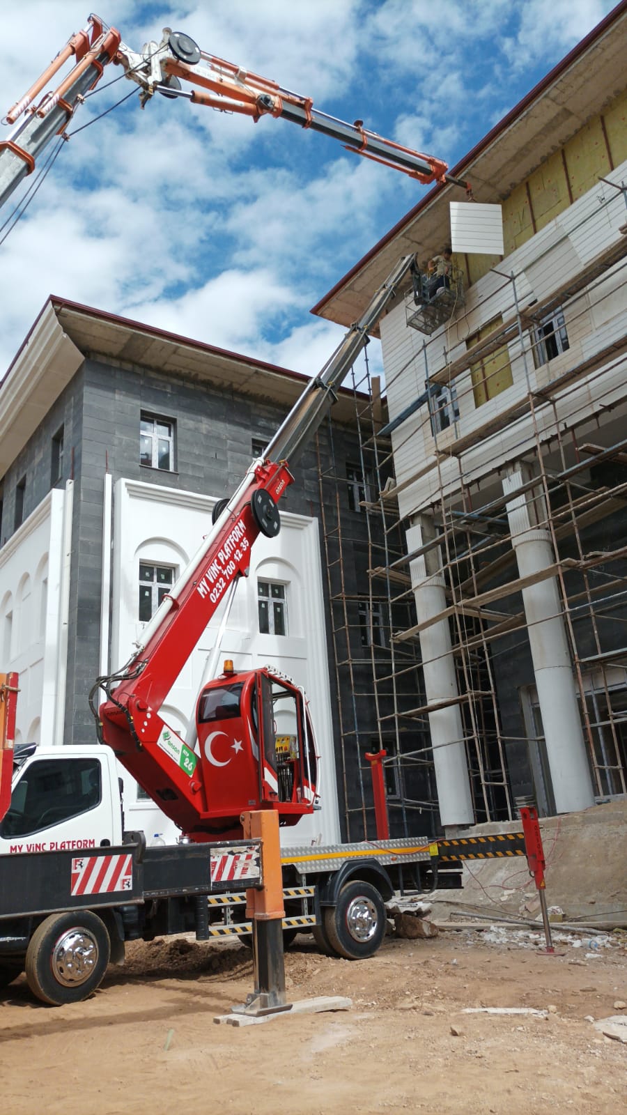 Bayraklı Sepetli Vinç Kiralama |  Kiralık Vinç & Platform Hizmeti | MY Nakliyat