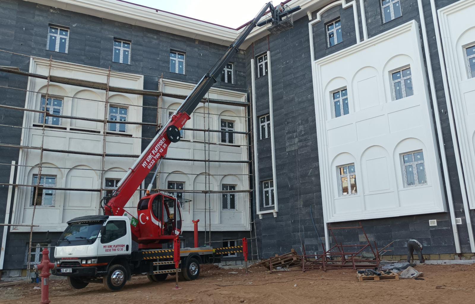 Sepetli Vinç Kiralama Bayraklı | Profesyonel Vinç ve Platform Hizmetleri – MY Nakliyat