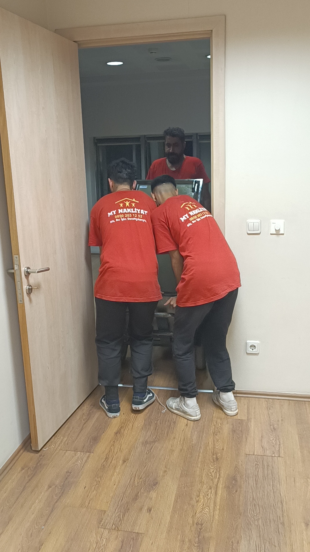 İşyeri Taşıma Projesi: 3 Katlı Binadan 5 Katlı Yeni Ofise Taşınma | MY Nakliyat