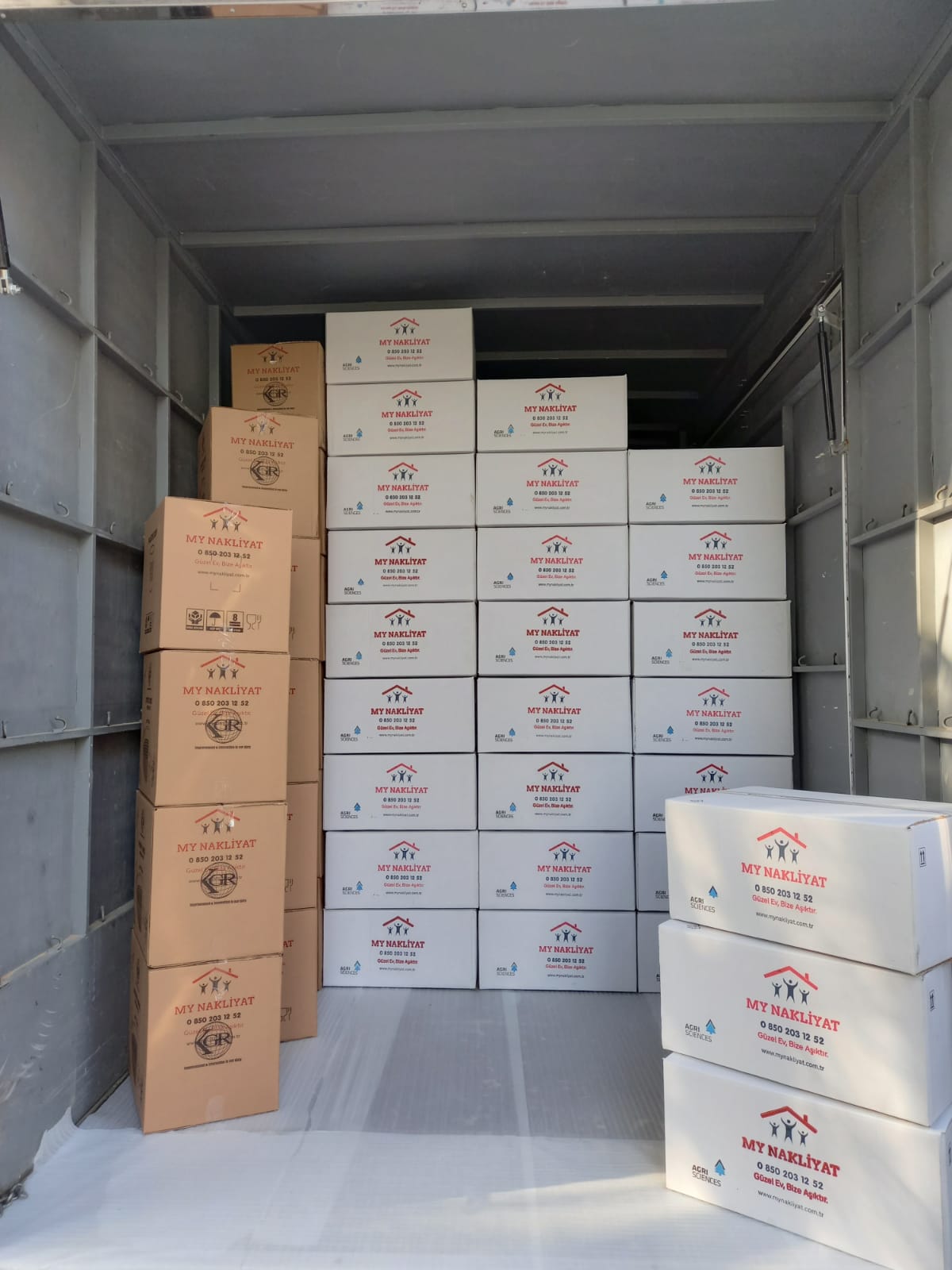 Ofis ve Kurumsal Taşımacılık Farkları: Profesyonel Ofis Taşıma ve Kurumsal Nakliyat Rehberi