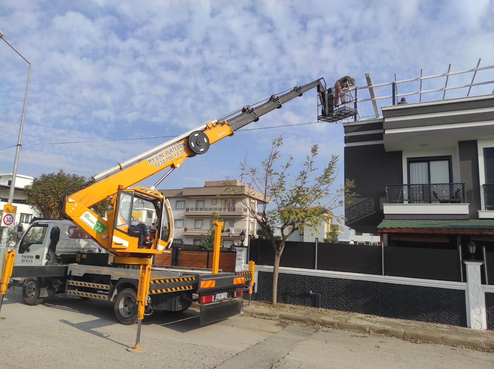 Seferihisar Sepetli Vinç Kiralama | Kiralık Vinç & Platform Hizmetleri MY Nakliyat